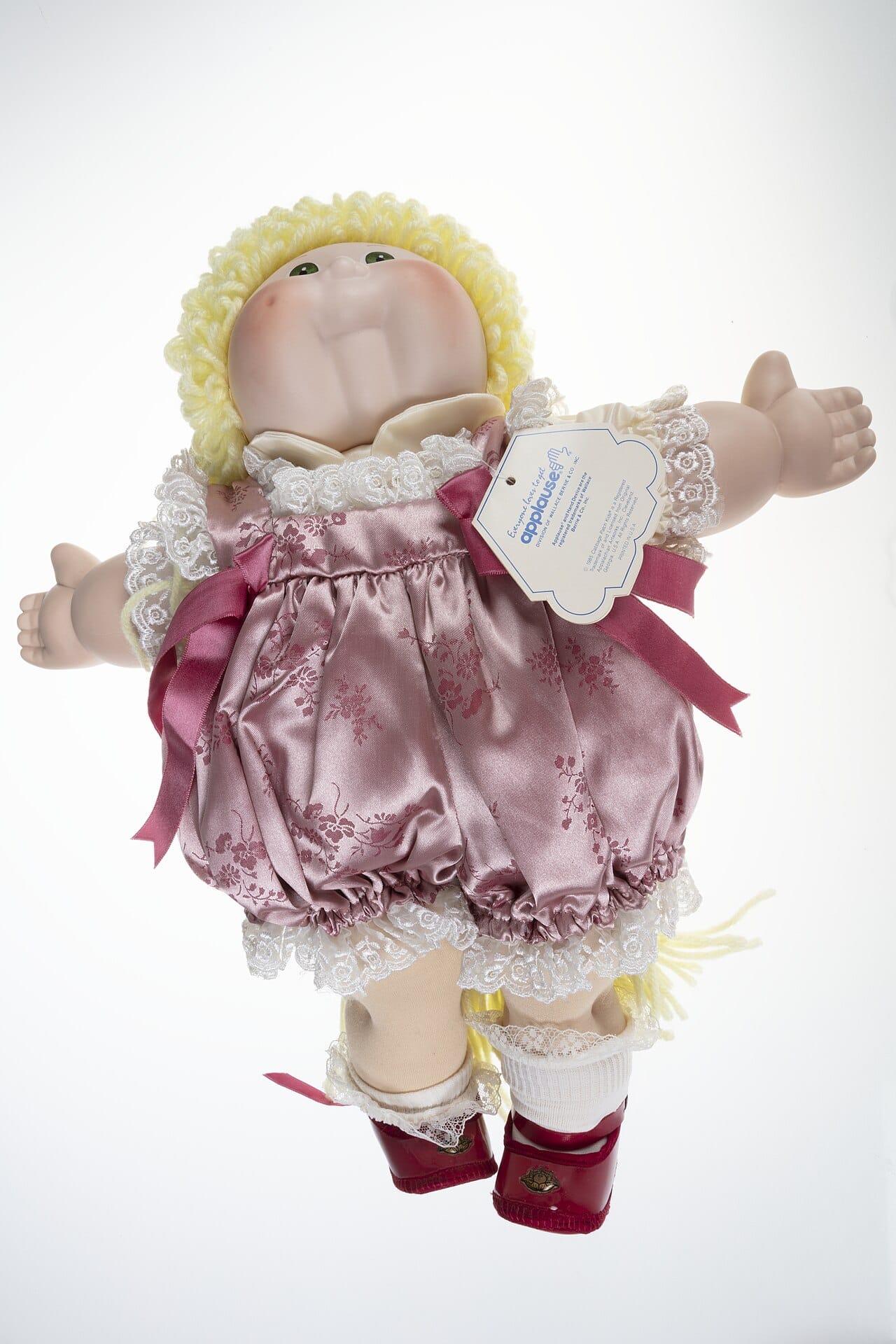 A Cabbage Patch Kids doll, the toy category the 1983 holiday season fought over. Photo: Wallace Berrie and Co, Wikimedia Commons, Public Domain.