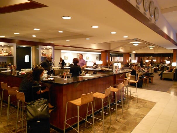 The interior seating area of a Delta Sky Club lounge. Photo: Altairkh, Wikimedia Commons, CC BY-SA 3.0.