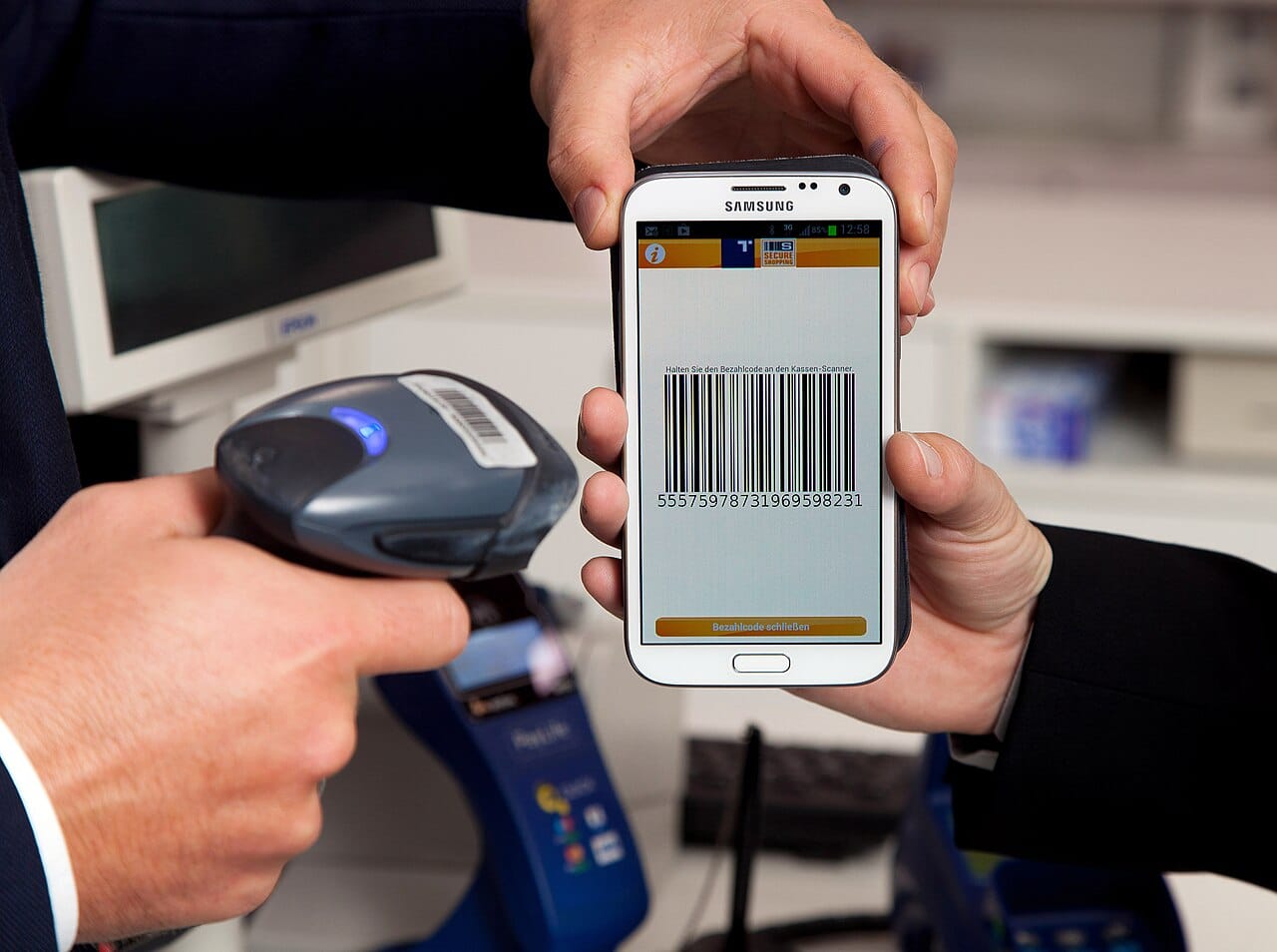 A smartphone displaying a mobile payment app. Photo: Richard Tanzer Fotografie, Wikimedia Commons, CC BY-SA 3.0.